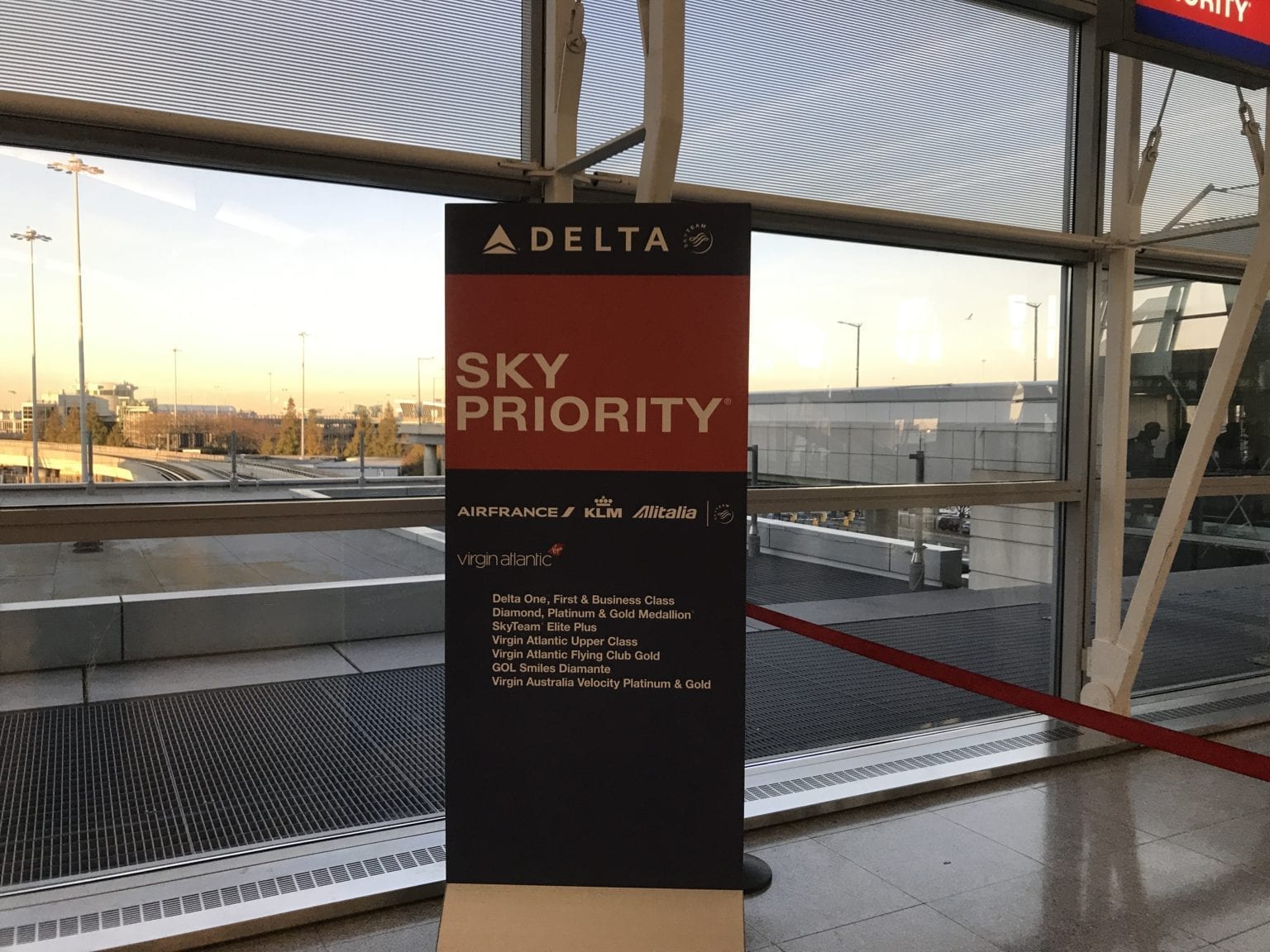 amex-platinum-lounge-guide-guest-policy-bougie-miles